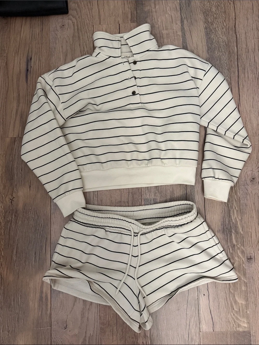 Universal Thread Cream and Black Striped Athletic Shorts Set - Picture 1 of 1